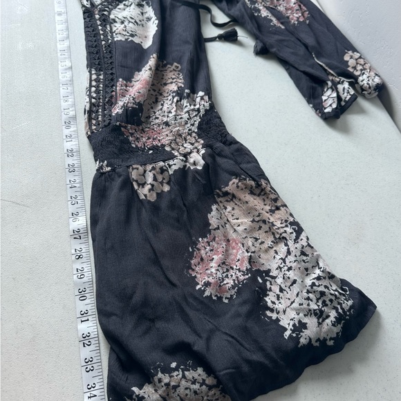 LOVE STITCH  Bohemian Gray Floral Long sleeve Mini Dress Lace Size Small - Picture 8 of 9